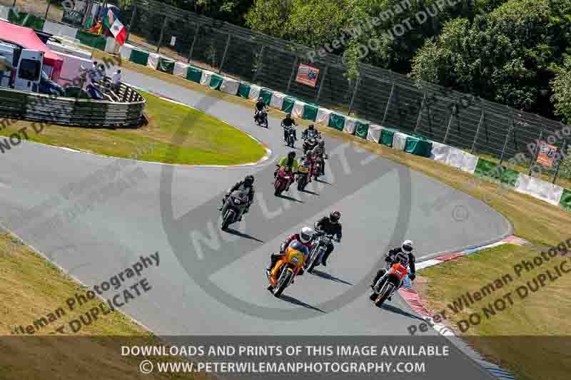 Vintage motorcycle club;eventdigitalimages;mallory park;mallory park trackday photographs;no limits trackdays;peter wileman photography;trackday digital images;trackday photos;vmcc festival 1000 bikes photographs